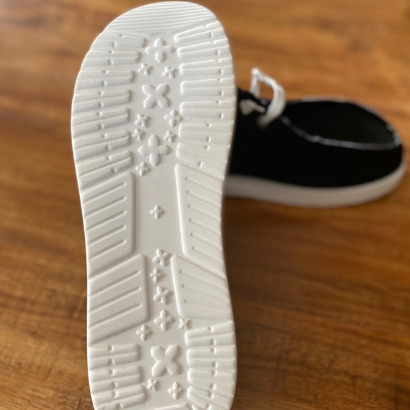 2 pairs of slip on shoes - Picture 2 of 5